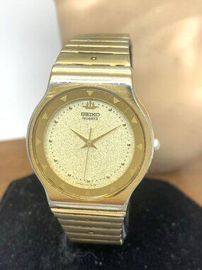 Seiko Galaxy Women's Watch V701-6J0A Quartz Gold Stainless Steel 31mm